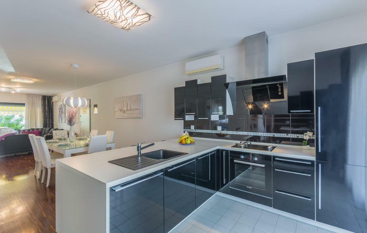 Luxury Apartment Lella Rovinj Exteriör bild